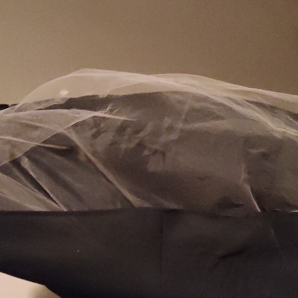 Gorgeous black, short prom dress, flattering cut. Chiffon under skirt area. - Picture 4 of 4